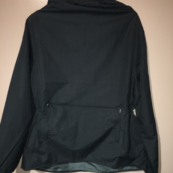 women’s lightweight athletic pullover - Picture 3 of 5